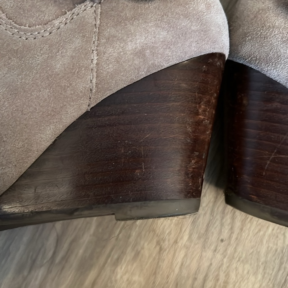 Gray boots - Picture 5 of 8